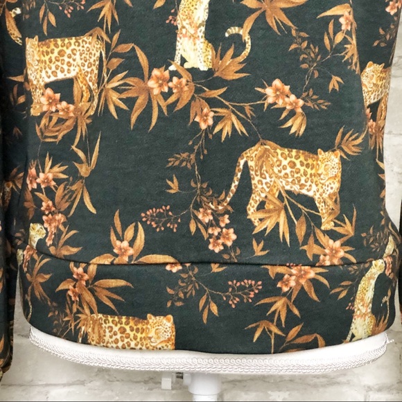 NWOT GENERATION LOVE Leopard Floral Animal Graphic Novelty Print Sweater Small - Picture 9 of 12